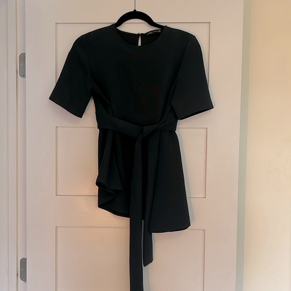 Zara Asymmetrical Hem Tie Front Too - Picture 2 of 4